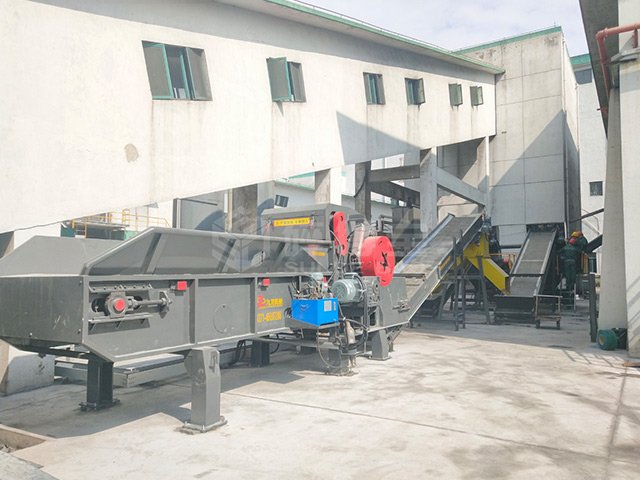 森林造紙綜合破碎機(jī)生產(chǎn)線(xiàn)現(xiàn)場(chǎng)